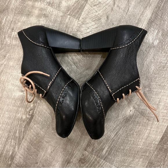 Vintage Fossil black leather laced heels - Picture 4 of 6